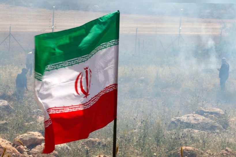 استراتيجية الاشتباك المزدوج.. إيران بين فوهة البندقية والطاولة الديبلوماسية