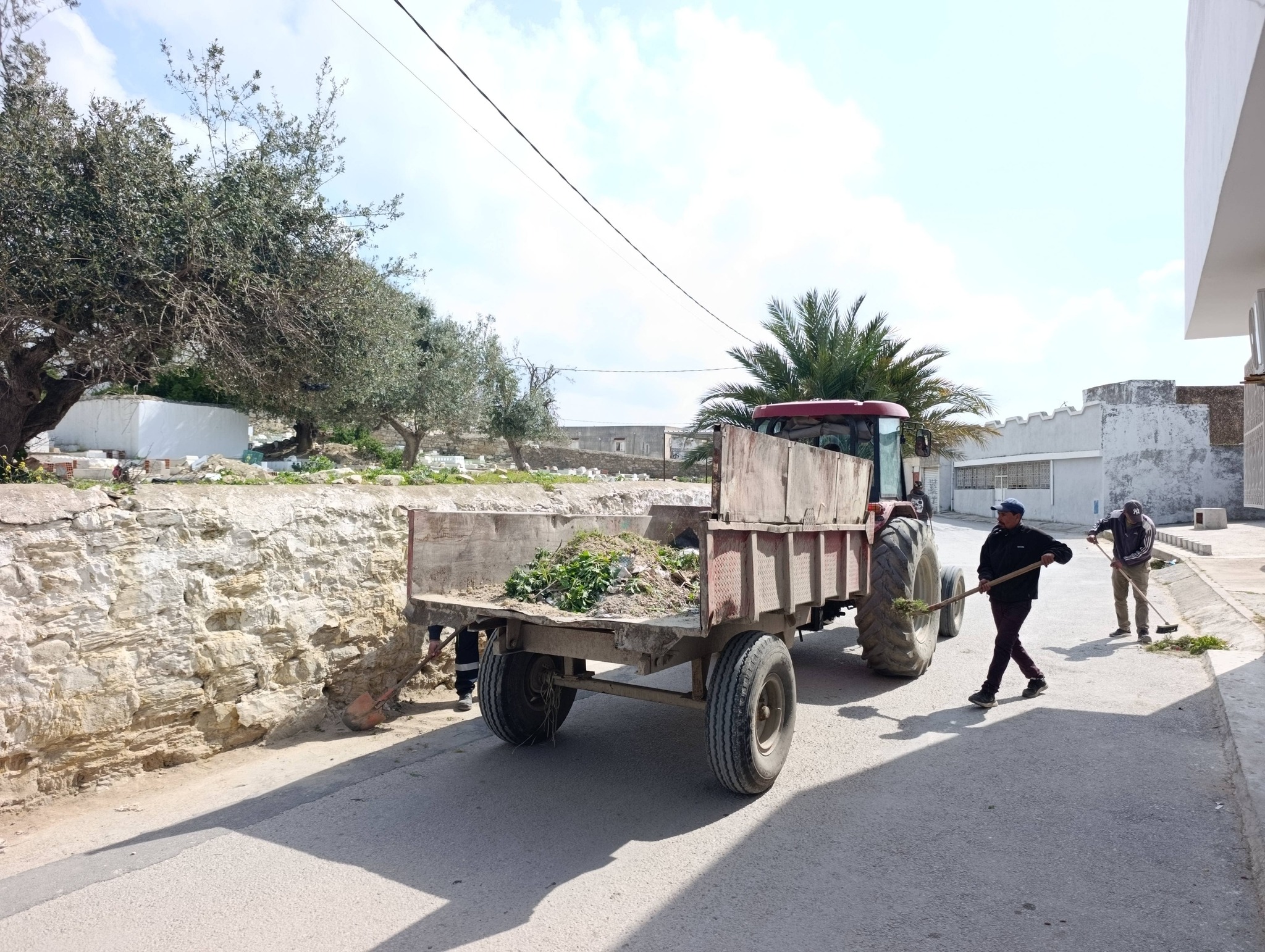 ماطر.. حملة نظافة بالمقبرة الإسلامية