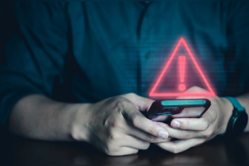 ثغرة تهدد باختراق ملايين هواتف "أندرويد" و"آيفون" حول العالم