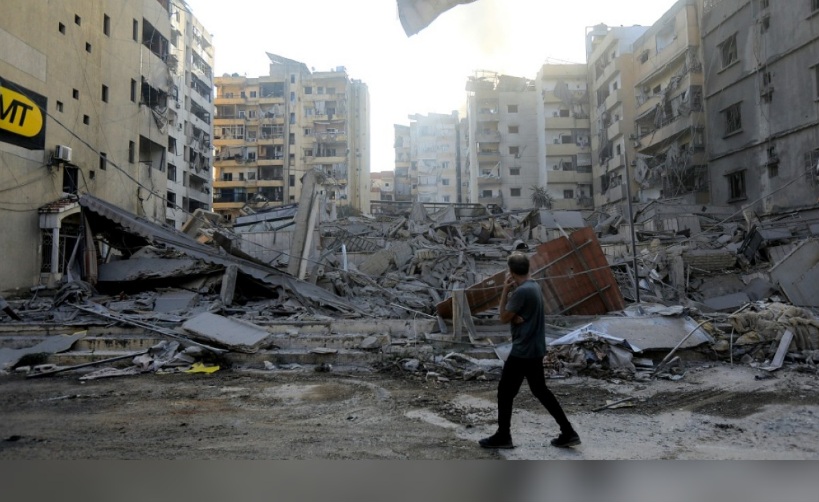 الكيان الصهيو ني يستهدف ضواحي بيروت.. وموجة نزوح تتخطى المليون