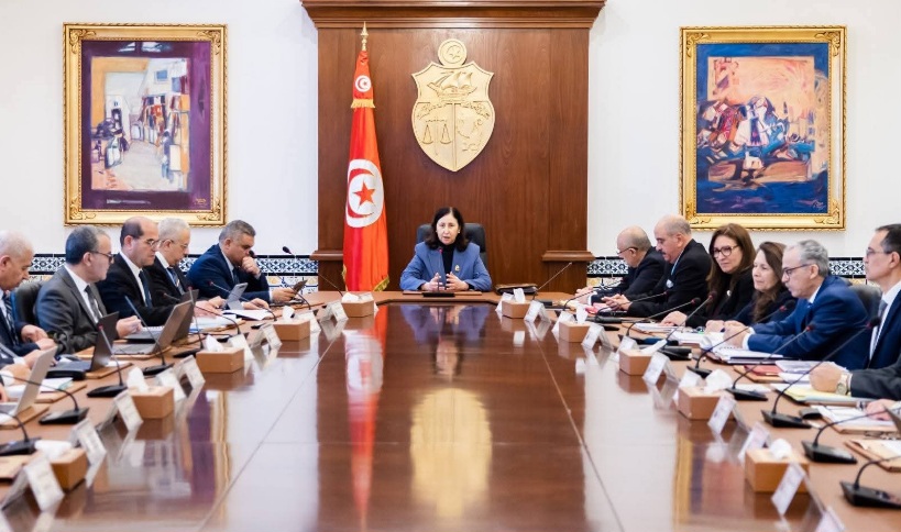 التسريع في تنفيذ البرامج والمشاريع العمومية في إطار التعاون الثنائي ومتعدّد الأطراف والتعاون العربي والإسلامي محور اجتماع مجلس وزاري