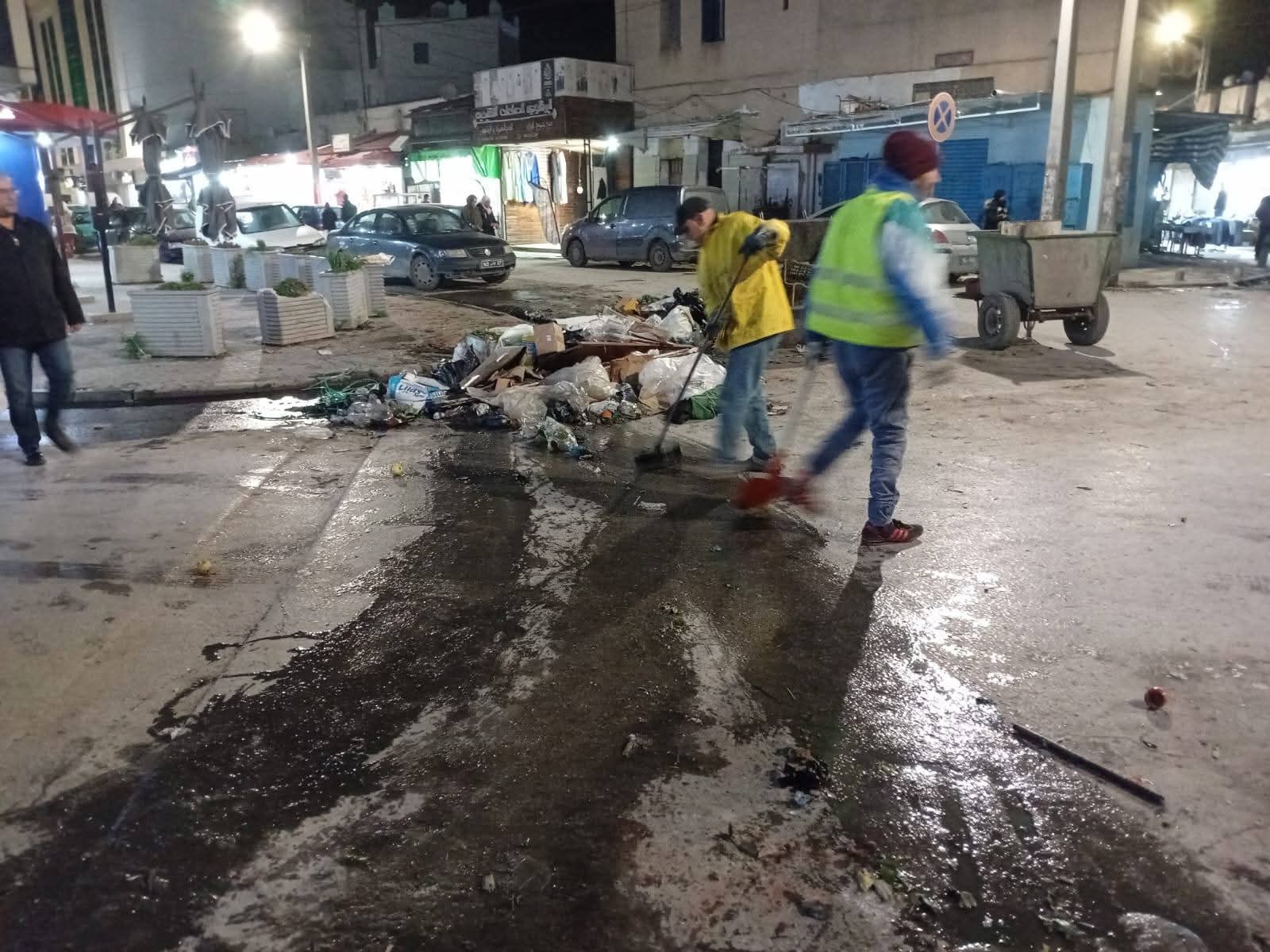 بالصور / احتفالا بعيد الفطر.. حملة نظافة استثنائية وسط مدينة حمام الأنف 