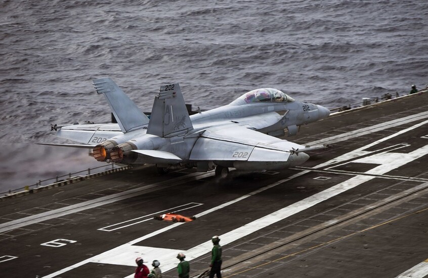 هجوم أمريكي إسرائيلي يستهدف البنية التحتية بإيران.. والأخيرة ترد بالصواريخ