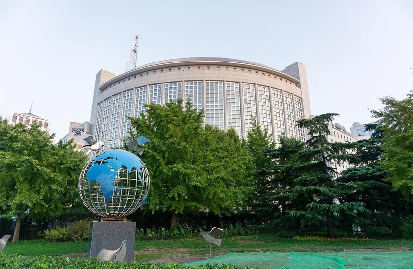 بكين تعارض العقوبات الأحادية على إيران وتؤكد أهمية استقرار إمدادات الطاقة