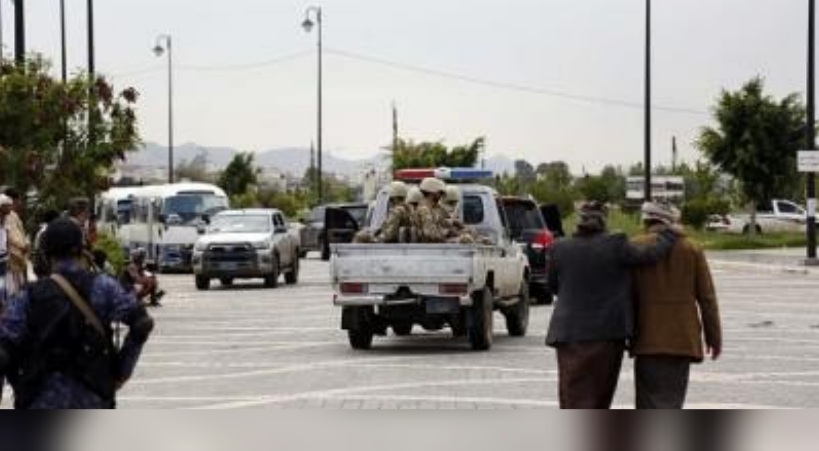 "لن نقف مكتوفي الأيدي".. الحوثيون يحذرون من توسيع دائرة الحرب