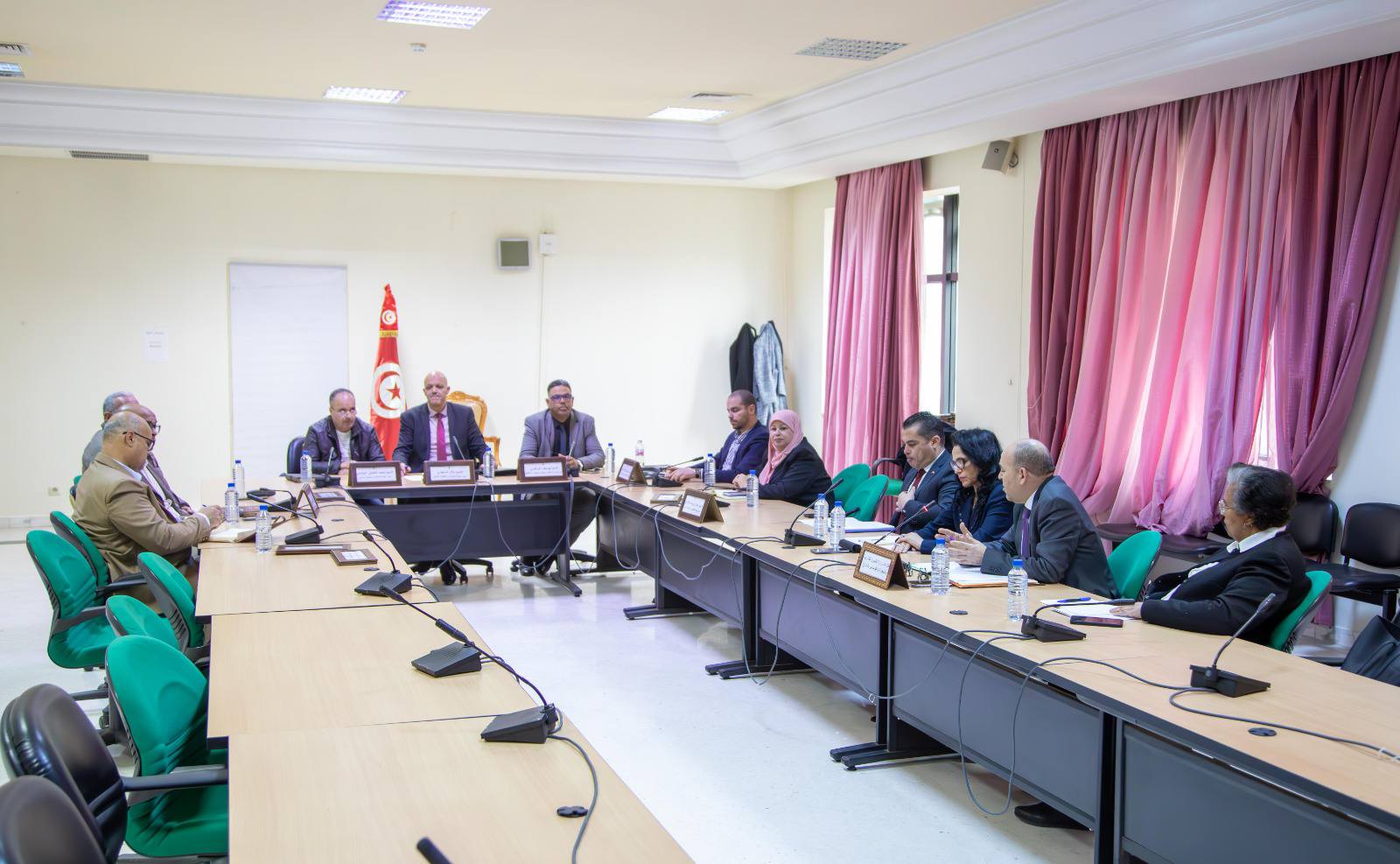 مجلس الجهات والأقاليم: جلسة استماع حول وضعية الجالية التونسية في ظل الحرب الدائرة بالشرق الأوسط