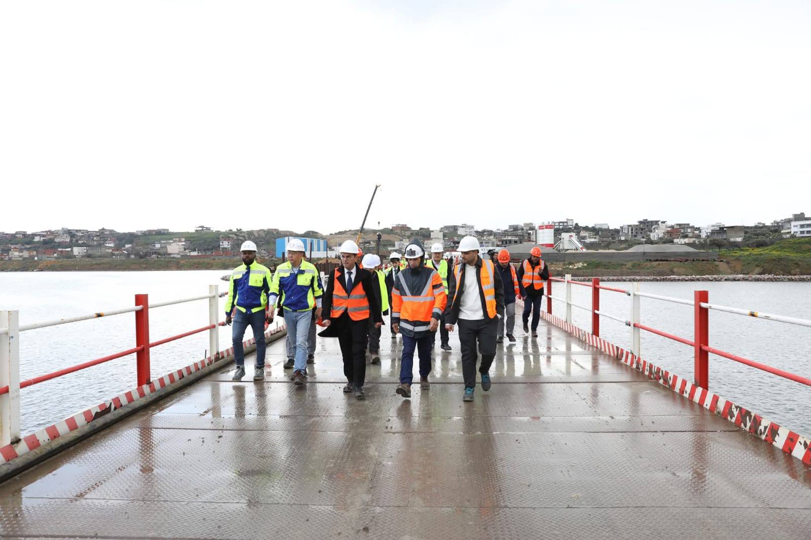  يدخل حيز الاستغلال نهاية 2027.. وزير التجهيز يؤدي زيارة تفقد لسير أشغال إنجاز جسر بنزرت الجديد 