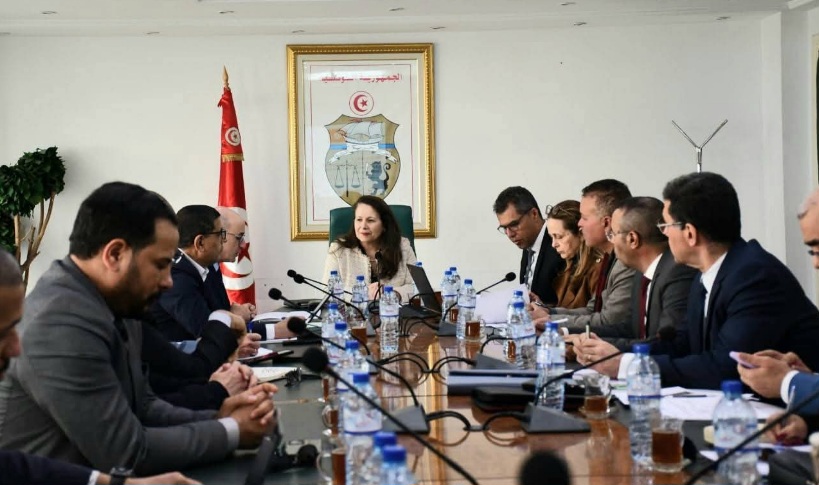 وزارة الصناعة.. لجنة القيادة تصادق على ميثاق التنافسية للنهوض بقطاع الصناعات الإلكترونية