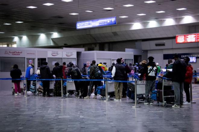 المنظمة الدولية للهجرة بتونس: عودة 97 مهاجرا إلى غينيا ضمن برنامج العودة الطوعية