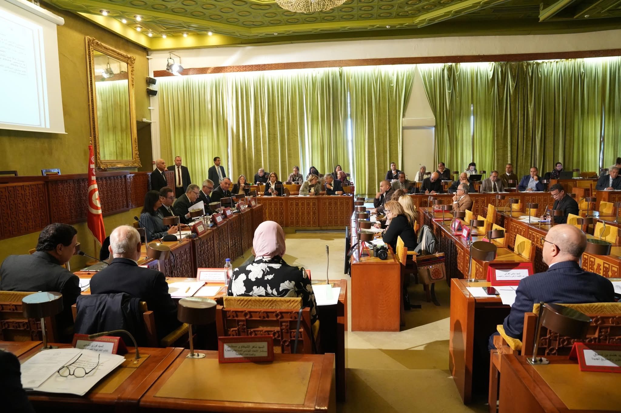 في يوم دراسي بالأكاديمية البرلمانية..   دعوات إلى اعتماد التدرج في تعميم نظام الفوترة الإلكترونية