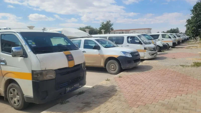 سيدي بوزيد.. أصحاب سيارات النقل الريفي يحتجون