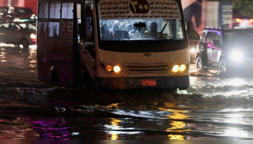 طقس قاسٍ بـ14 دول عربية.. 3 قتلى وسيول وثلوج وإجلاء عائلات وتعطيل دراسة