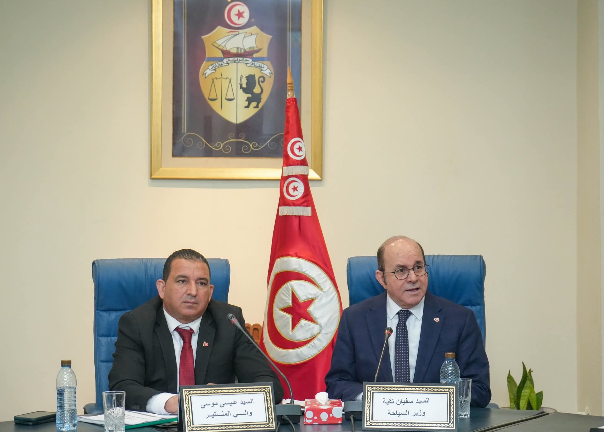 وزير السياحة يؤكد على أهمية النظافة والعناية بالمحيط لا سيما بالمناطق السياحية والمسالك والشواطئ