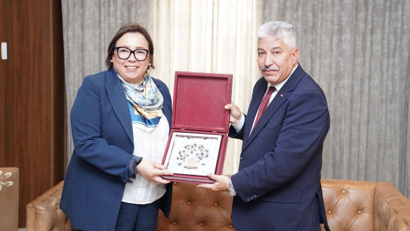  وزير التشغيل يعقد جلسة عمل مع نظيرته الجزائرية