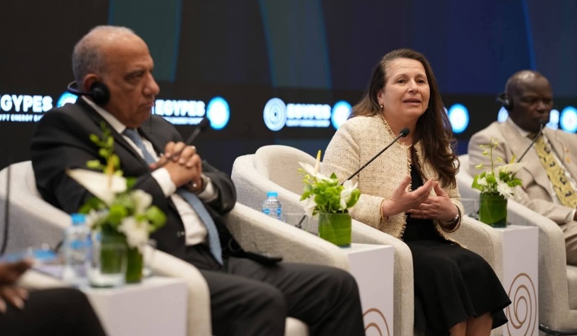 وزيرة الصناعة تدعو من مصر الى مضاعفة الجهود لبناء جسر للطاقة بين افريقيا وأوروبا 