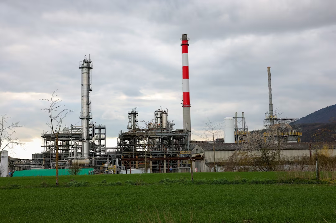 الخام الأمريكي يقفز 11% وبرنت 8% بعد توعد ترامب إيران