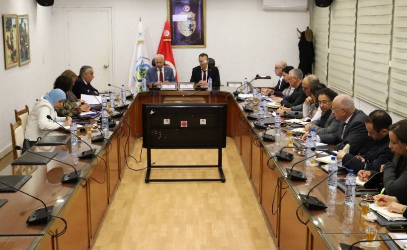 جلسة عمل مشتركة بين وزارتي الفلاحة والتجارة لضمان تزويد السوق واستقرار الأسعار