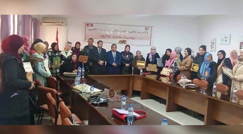 القصرين.. تسليم 40 اشعارا لمشاريع نسائية في مجالات مختلفة 