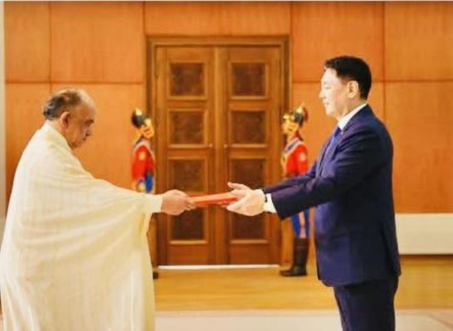 سفير تونس بالصين، يسلم أوراق اعتماده سفيرا فوق العادة ومفوضا للجمهورية التونسية لدى منغوليا