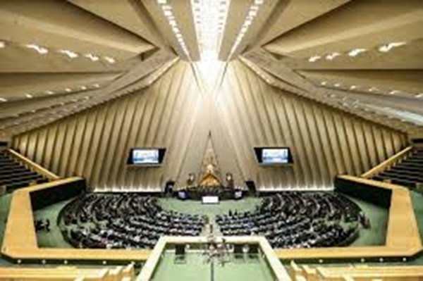 البرلمان الإيراني: هرمز ورقة إيران الإستراتيجية ولن يعود كما كان