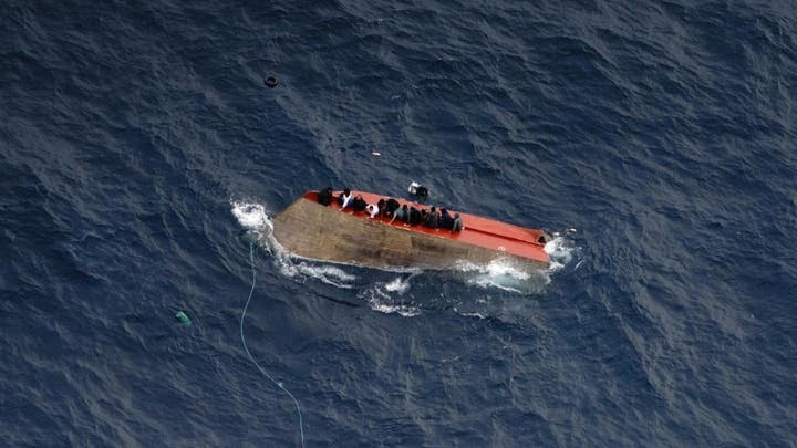 غرق قارب على متنه مهاجرين في قلب المتوسط