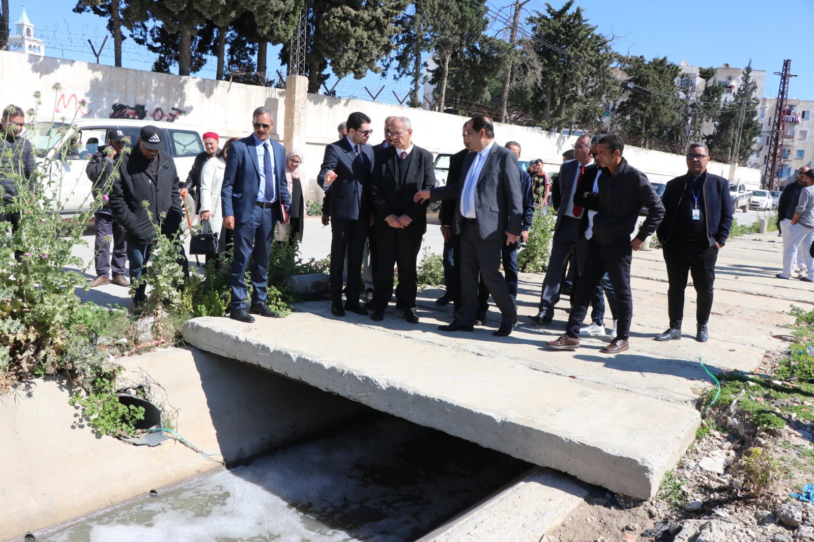 بوحدة الاسمنت الاصطناعي بجبل الجلود.. وزير البيئة يؤكد على التقليص من استعمال الفحم البترولي