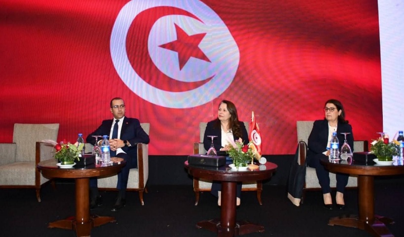 وزيرة الصناعة تؤكد على ضرورة النهوض بأنشطة البحث والاستكشاف في قطاع المحروقات 