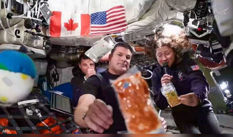 طبق الكسكس في أعماق الفضاء مع رواد "أرتيميس 2"