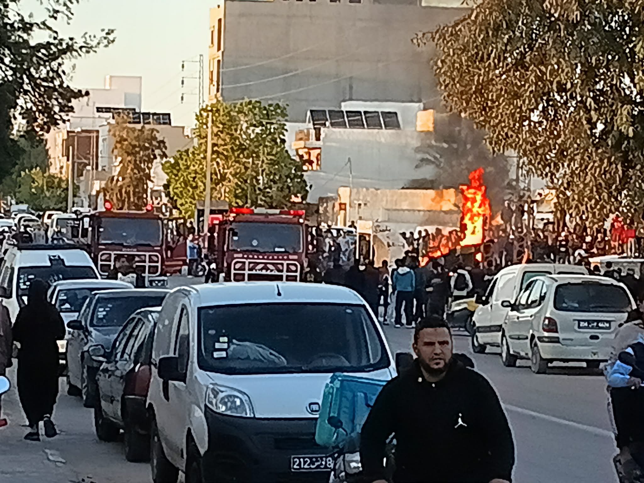 مدنين.. حريق بنقطة بيع للبنزين المهرب 