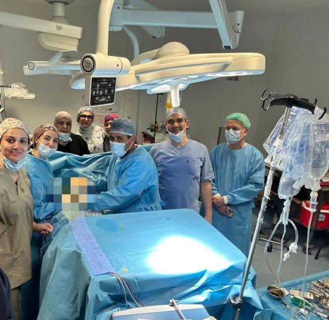 الفرق الطبية بمستشفى فطومة بورقيبة بالمنستير تنجح في إجراء عمليتي زرع كبد لطفلين خلال 72 ساعة فقط