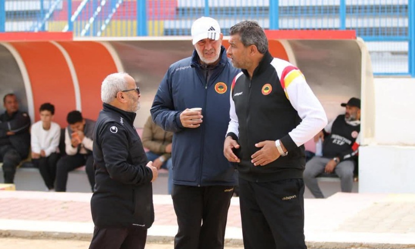 الرابطة تحرم مدرب "العكارة" من الجلوس على البنك 