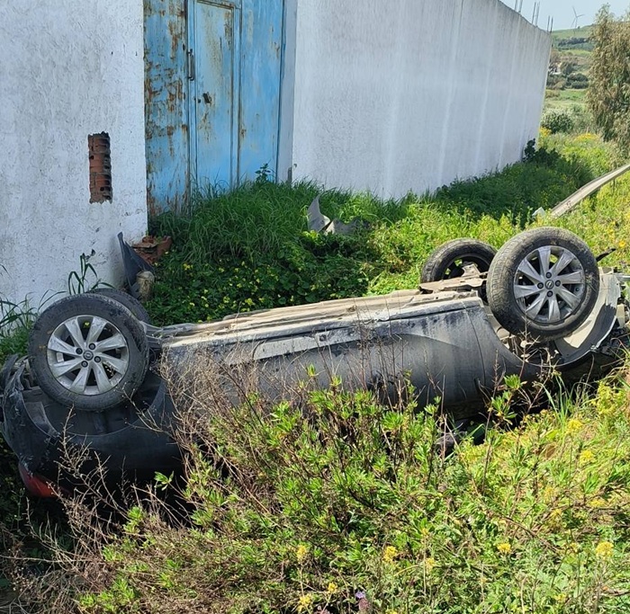 بنزرت.. نجاة عائلة من حادث انقلاب سيارة