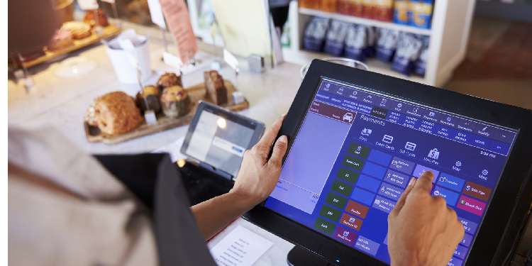 وزارة المالية تدعو المطاعم والمقاهي المصنفة للتعجيل بالانخراط بمنظومة آلات التسجيل الجبائية