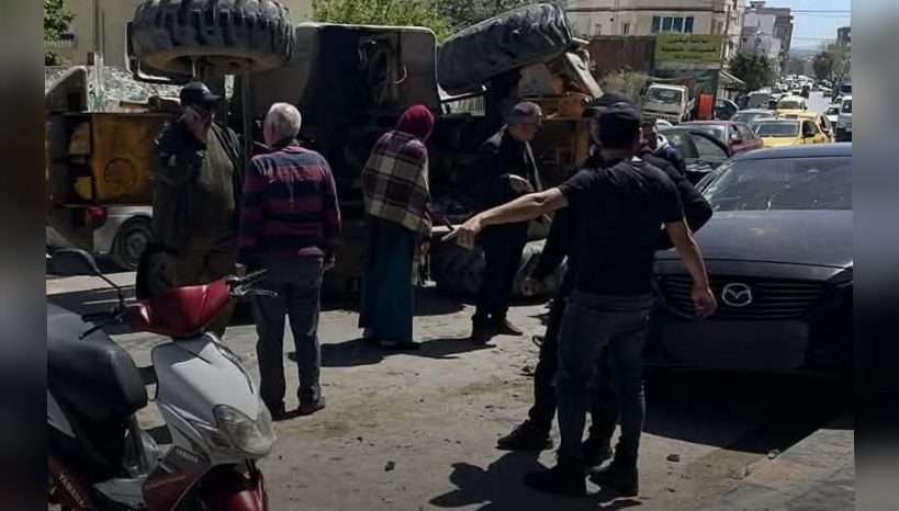 بنزرت.. أضرار مادية اثر انقلاب جرافة وسط الطريق