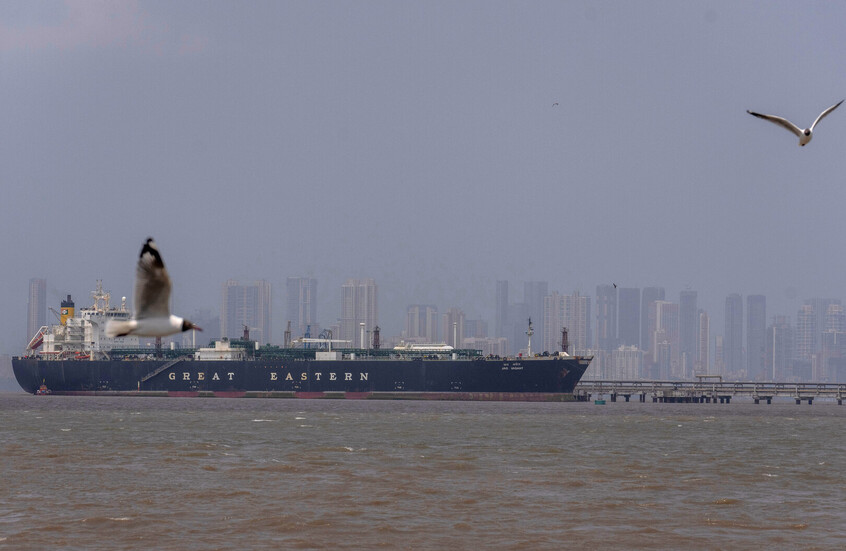 "فاينانشال تايمز": المفاوضات بين واشنطن وطهران حول فتح مضيق هرمز في مأزق ووصلت إلى طريق مسدود