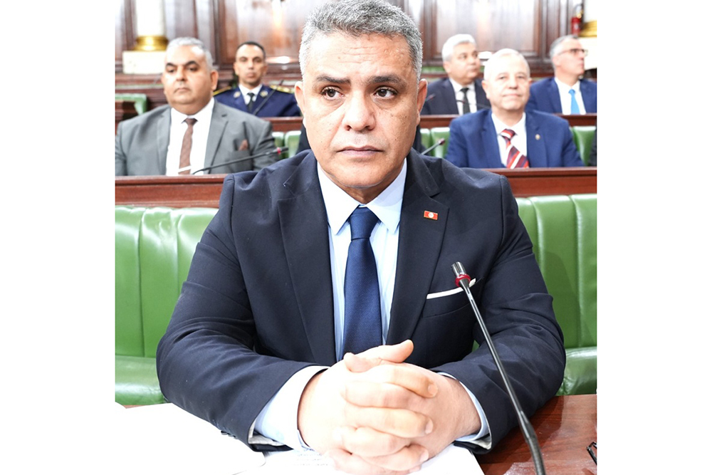 وزير الداخلية: ""تفضّل آش تحب" في المركز معادش نحب نسمعها"