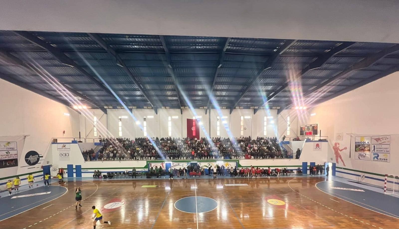 منتفعين بالعقوبات البديلة يشاركون في تهيئة قاعة رياضية بجربة حومة السوق 