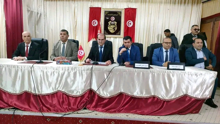  وزير التجهيز من القصرين: مشاريع بنية تحتية سترى النور خلال هذا العام واعتماد مبدأ اختصار الآجال 