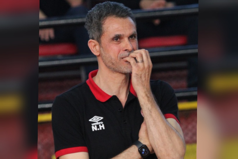 الكرة الطائرة: نور الدين حفيظ يفتح النار على التحكيم 