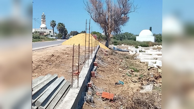 اوتيك.. المجتمع المدني يتكفل بتهيئة مقبرة سيدي عثمان