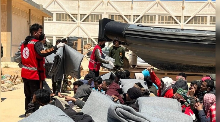 الهلال الأحمر الليبي ينقذ 404 مهاجرين قبالة سواحل طبرق