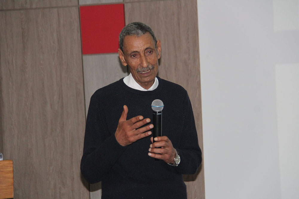 🔴 تقديم كتاب "من ترانيم أطفال الزعيم" للهادي الرياحي