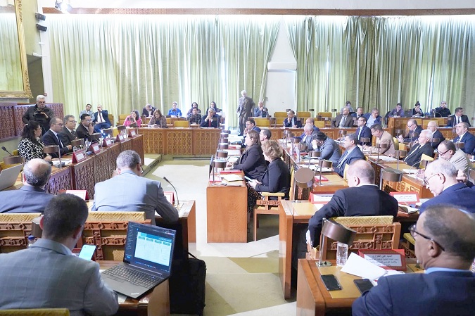 في يوم دراسي بالأكاديمية البرلمانية..   تباين الآراء حول مشاريع قوانين تتعلق بلزمات إنتاج الكهرباء