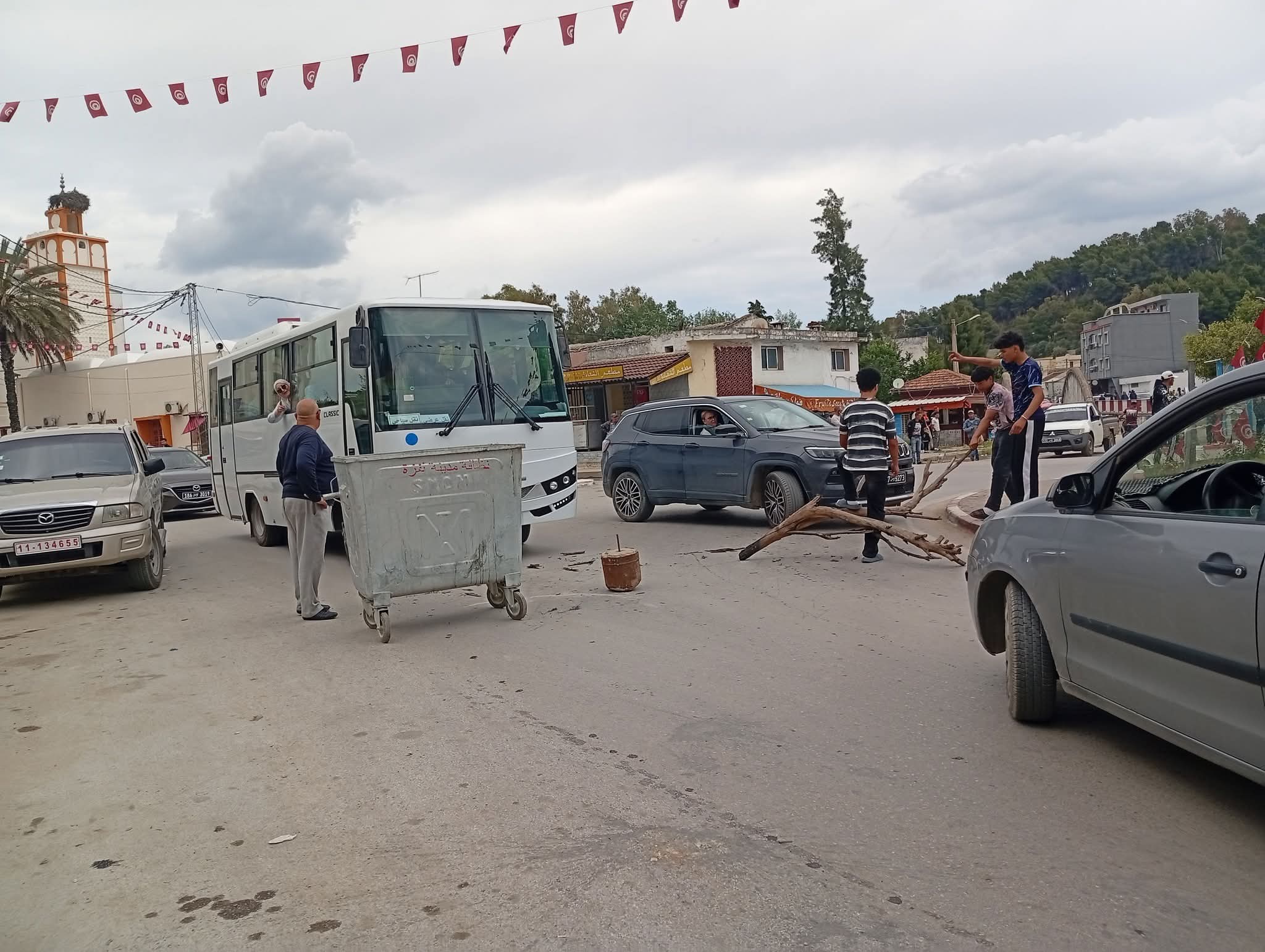 نفزة .. غلق طريق إثر حادث مرور 