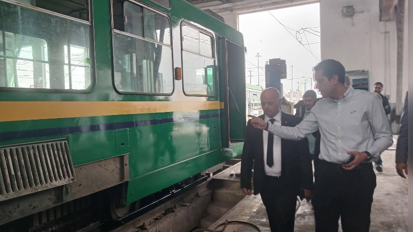 وزير النقل يعاين مستودعات وورشات النقل الحديدي التابعة لشركة نقل تونس