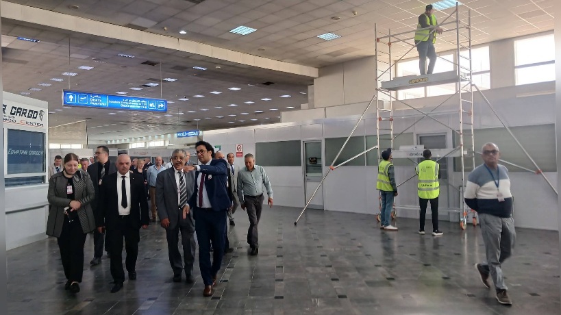 وزير النقل يعاين في مطار تونس قرطاج الاستعدادات لموسمي الحج وعودة التونسيين بالخارج
