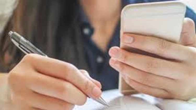 مسؤول بالداخلية: صفحات تشتغل كشبكة غش منظمة وتوفر حزمة خدمات للتلاميذ خلال الامتحانات الوطنية بأسعار مشطة