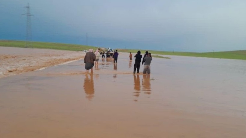 سيول في سوريا.. مصرع طفل وانقطاع طرق وإجلاء محاصرين