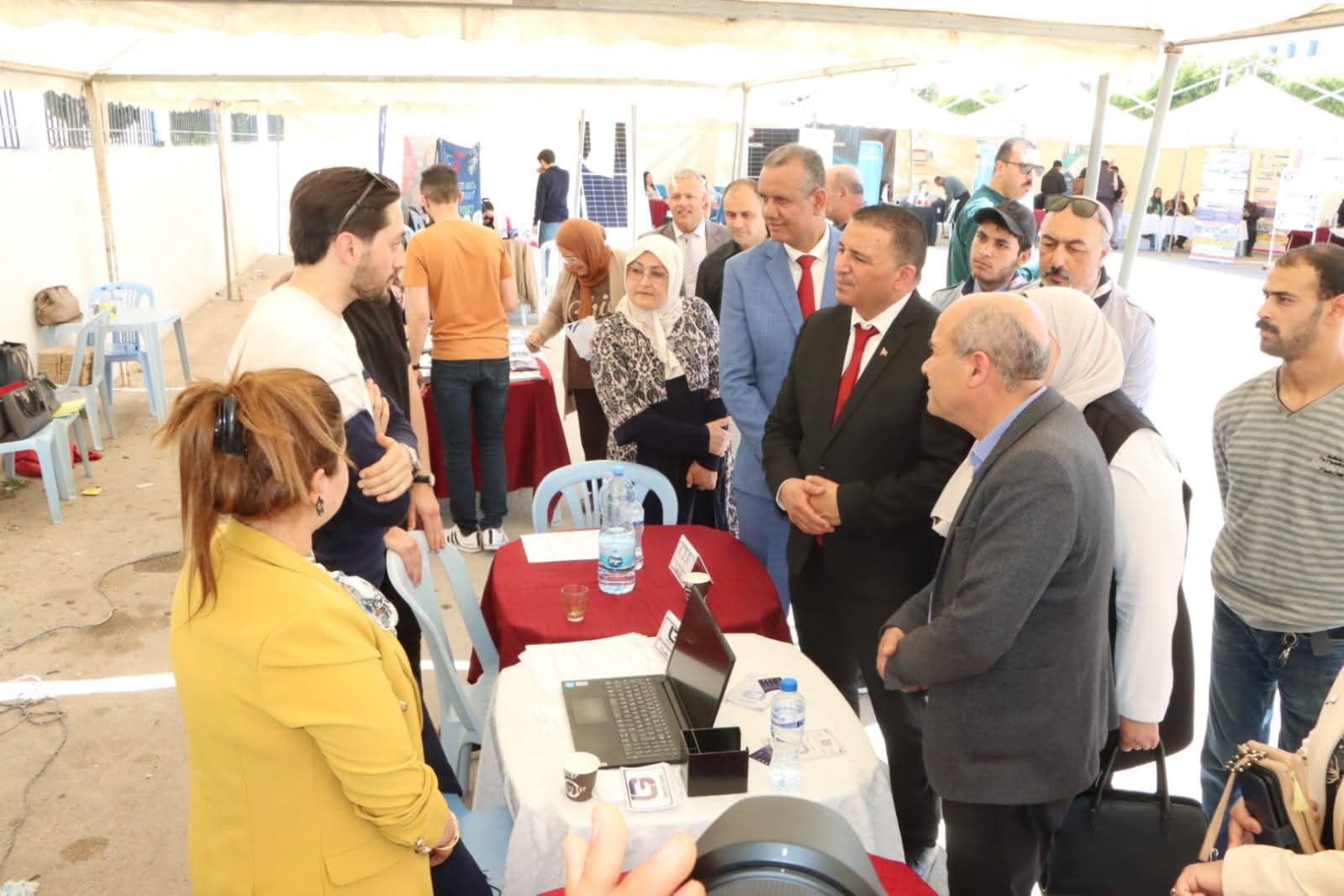 المنستير.. اقبال شبابي  على اليوم المفتوح للتشغيل والتكوين المهني المنتظم بمدينة جمال