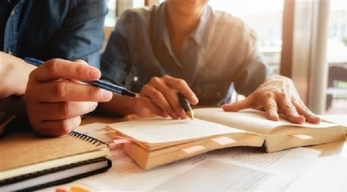 مع بدء العد التنازلي لانتهاء السنة الدراسية..   إقبال كبير على الدروس الخصوصية بأسعار قياسية